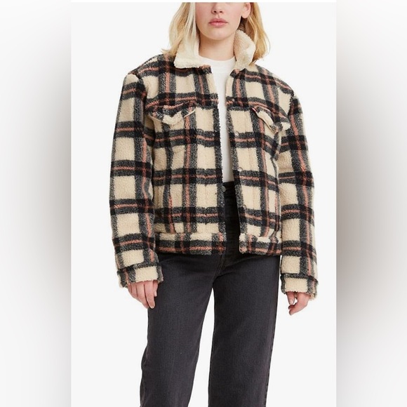 Levi's Jackets & Blazers - NWT Levi’s Sherpa Trucker Jacket